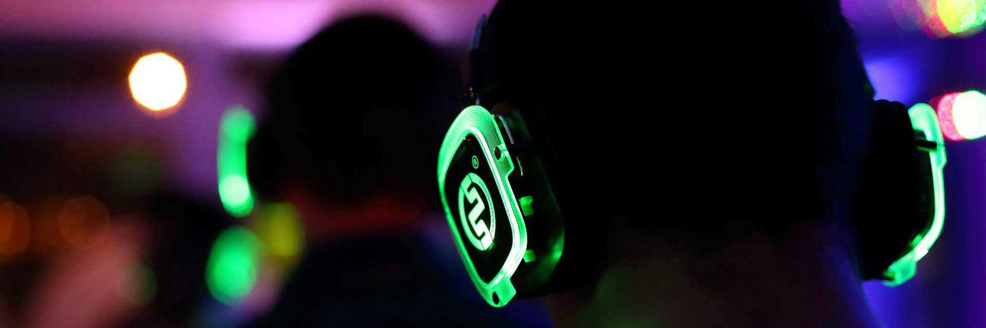 party-silent-disco Silent disco and silent party headphones: the complete guide