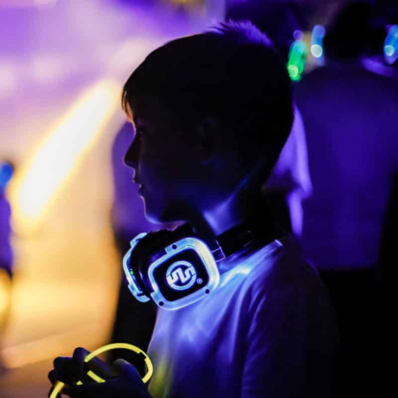 festebambini Boy wearing LED headphones at a kids' Silent Party