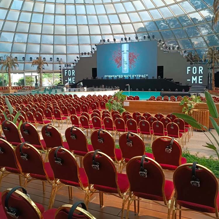 International convention with Silentsystem wireless headphones