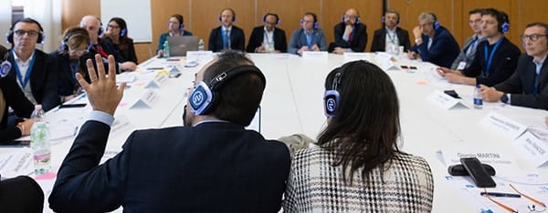 conferenze-congressi Headphones for conferences and simultaneous interpretation: the complete guide