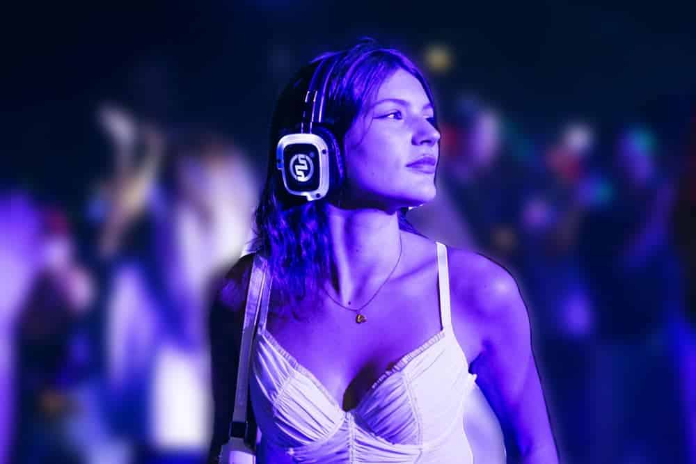 cuffie-silentsystem-sx809-v3 Silentsystem SX-809 wireless headphones at an event