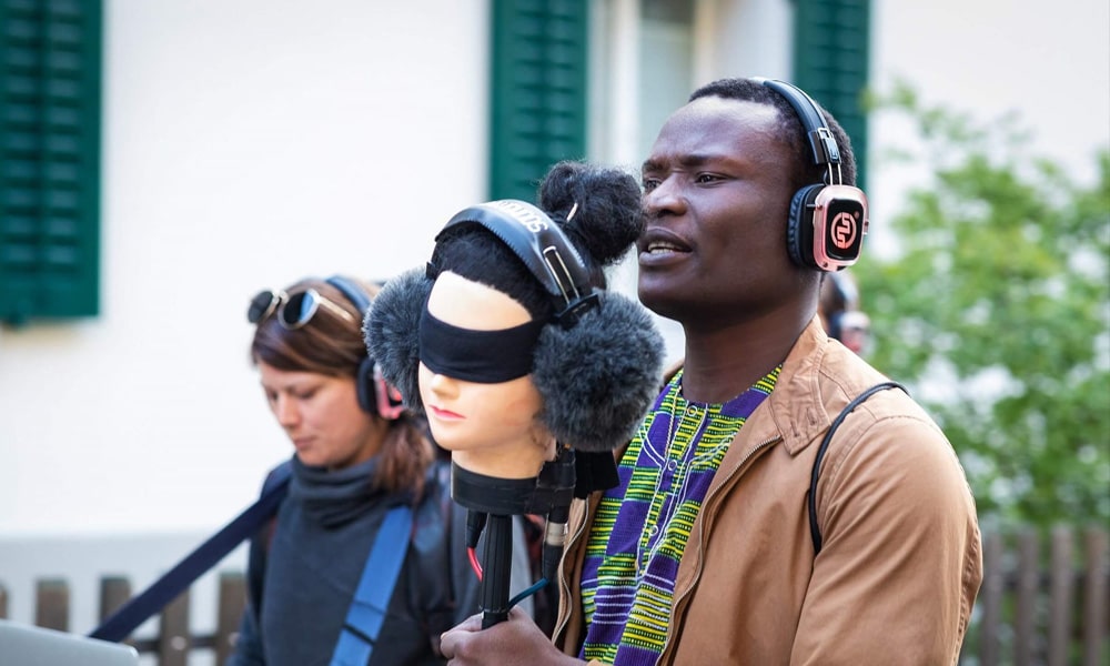teatro sperimentale Experimental theater with the audience wearing Silentsystem wireless headphones